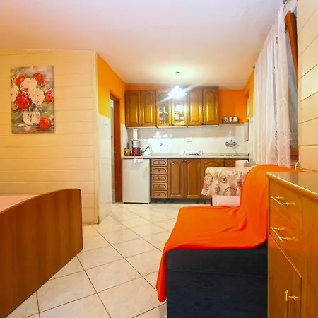 Apartment 1112