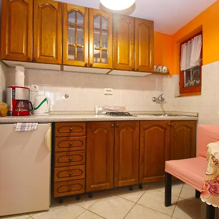 1112 * Fažana